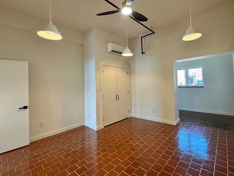 510 S College St — Photo 8