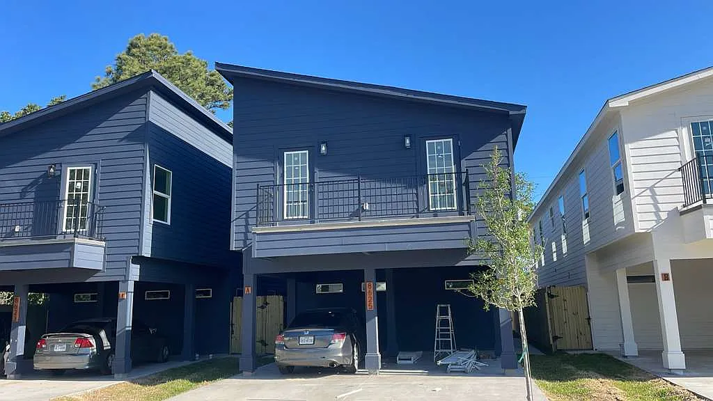 3 bed, 1600 sqft, $1,900 — Photo 1