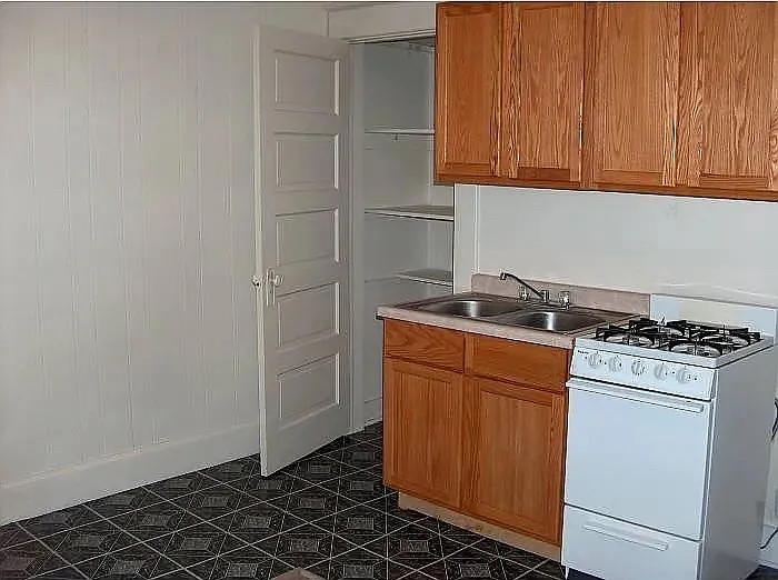 1420 Main St #2 — Photo 8