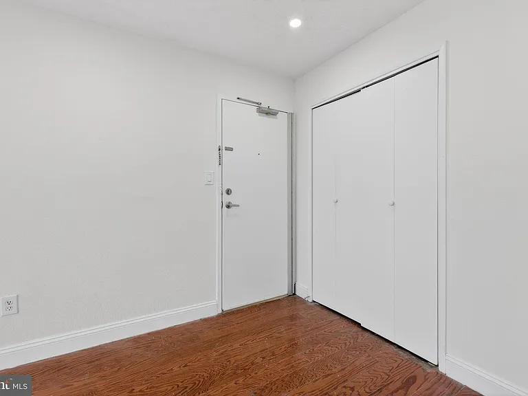 16 S Van Dorn St #506 — Photo 4
