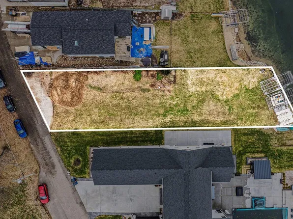 1605 S Crooked Lake Dr, Kalamazoo, MI 49009