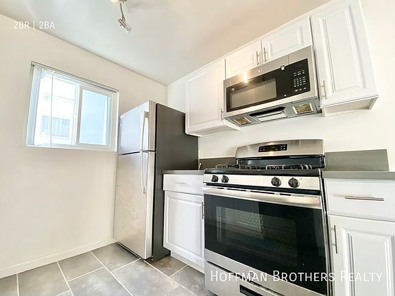 3rd image of 1810 N Harvard Blvd #11