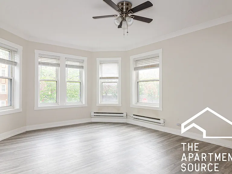 1419 W Hutchinson St #1 — Photo 2