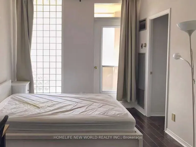 555 Yonge St #513 — Photo 5