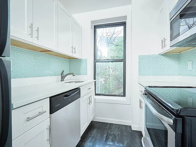 219 13th St #14 — Photo 3