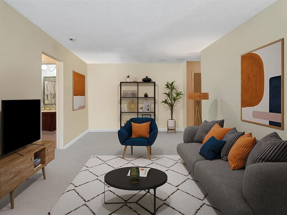 1st image of 12 Granada Crescent #21