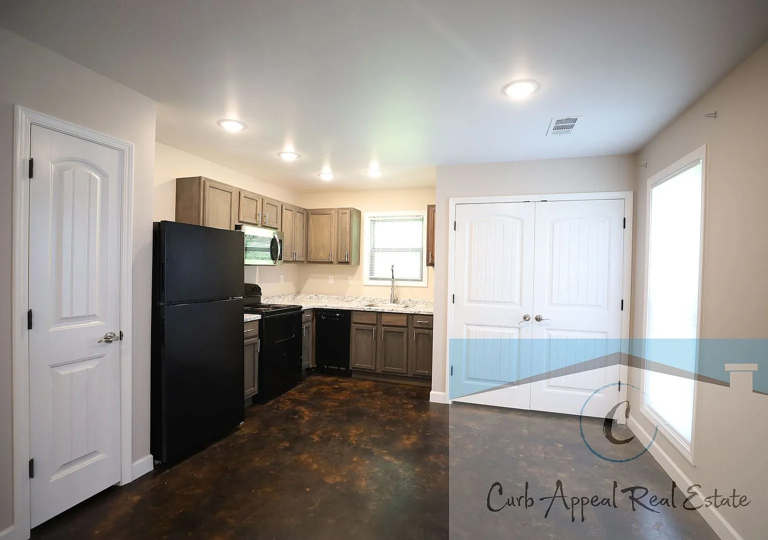 Beautiful 4 bed 2 bath home - HUD accepted!! — Photo 4