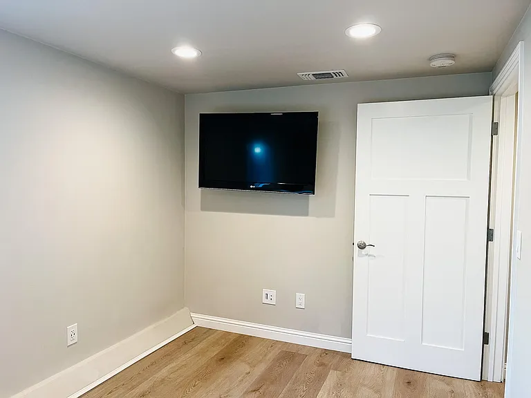 902 W Cliff Dr #B — Photo 5