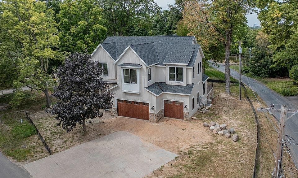 1st image of 3271 Casco Cir