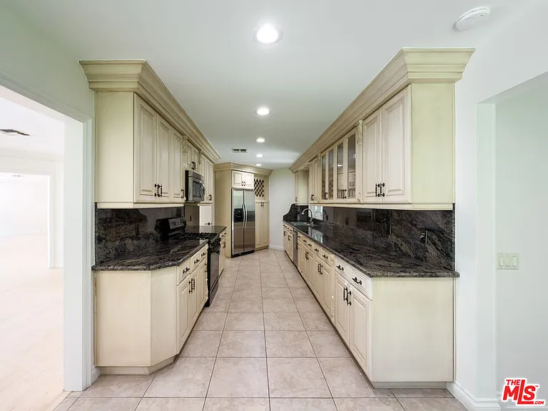 1094 Garden Ln — Photo 50