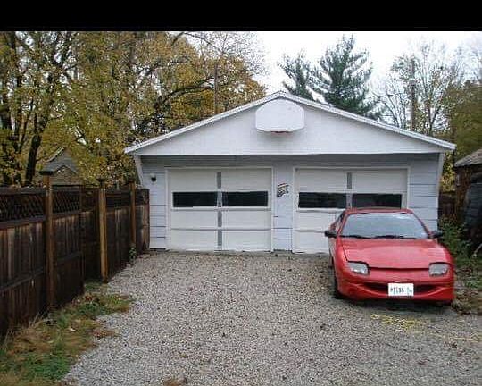 2 car garage 
