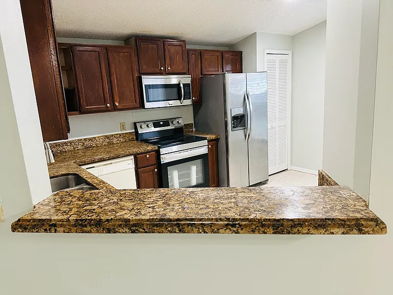 5165 Foxhall Pl — Photo 2