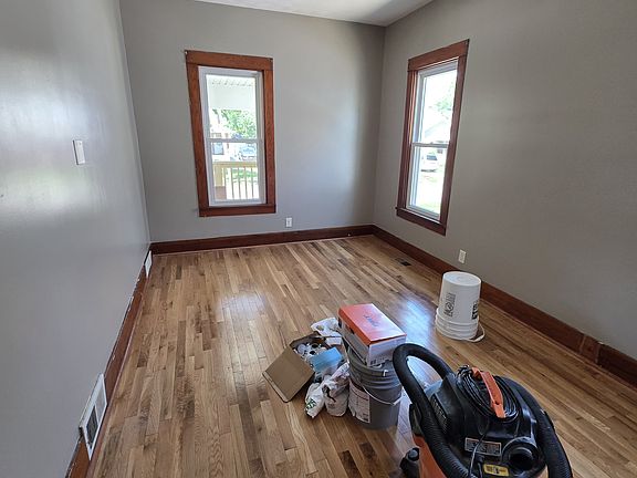 5th image of 1125 Claremont St