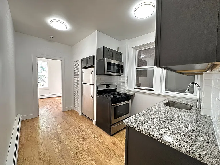 407 61st St #4 — Photo 4