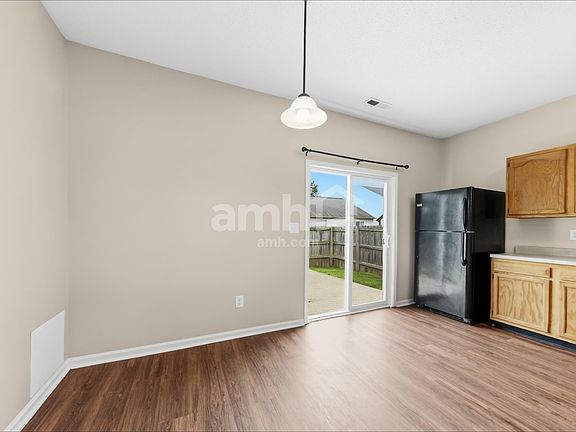 5th image of 9735 Thomas Ln
