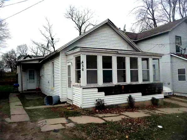 456 S Benton Ave, Freeport, IL 61032