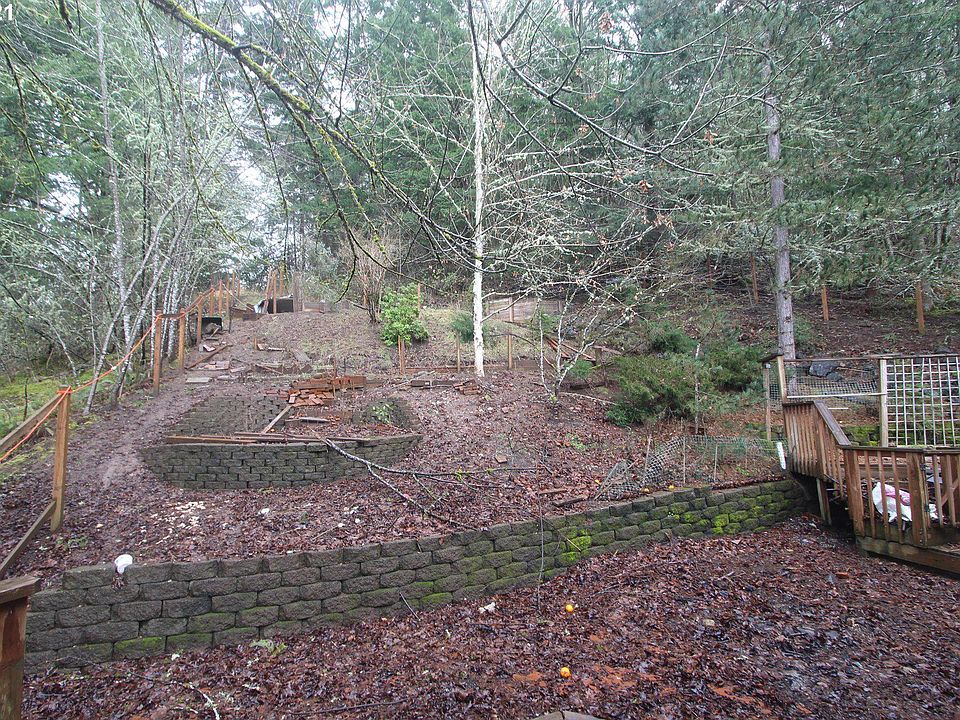 2nd image of 825 S 73rd St