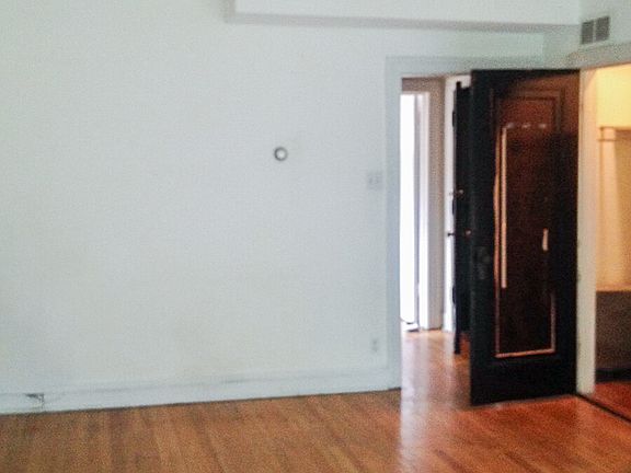 3rd image of 4901 N Seeley Ave #49033