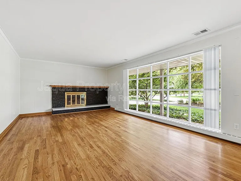 4420 Croyden Ave — Photo 3