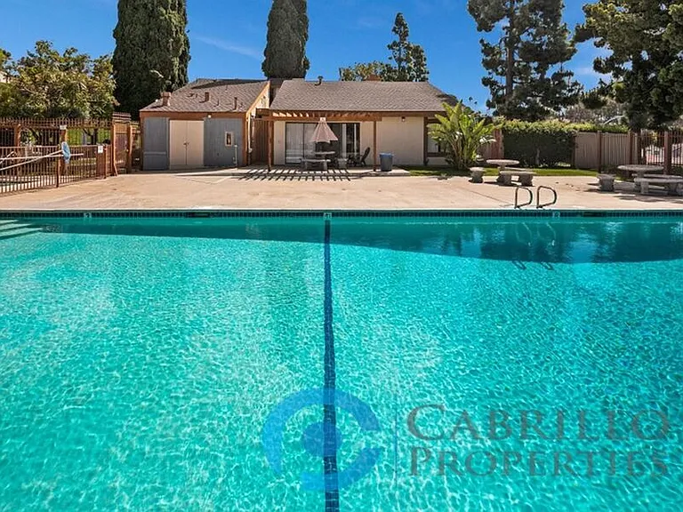 3431 Fairlomas Rd — Photo 5