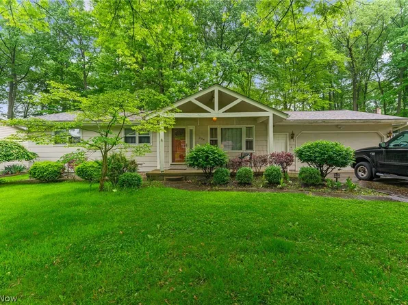 204 Eastwood Dr, New Middletown, OH 44442
