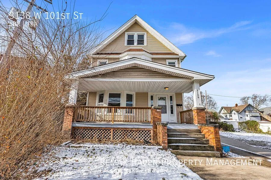 3138 W 101st St photo 1