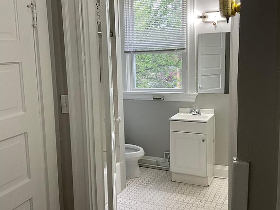 3rd image of 2910 Mignon Ave Unit 2