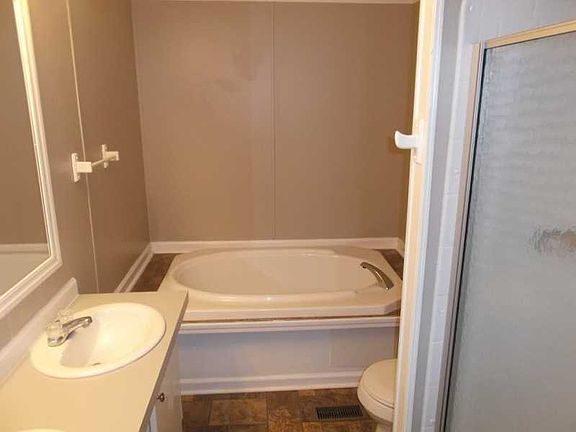 5th image of 2101 Ewing Dr