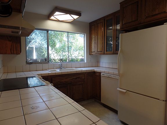 5th image of 632 Linden Ln
