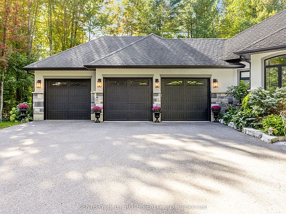 3rd image of 2 Sycamore Cir