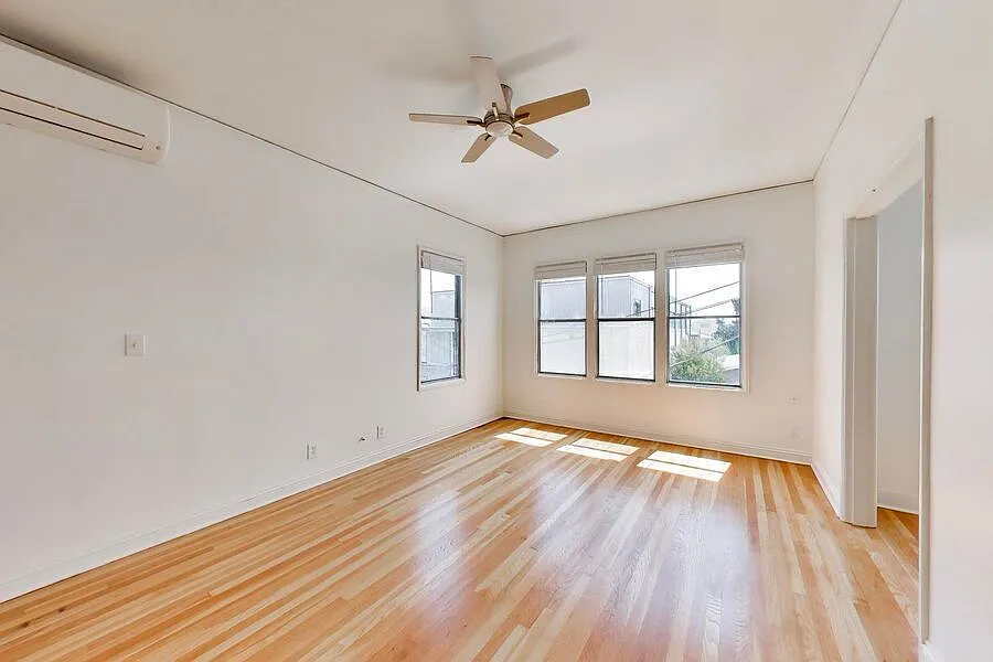 Charming 1-Bedroom with Hardwood Floors & Classic Oakland Character | Glenview — Photo 1
