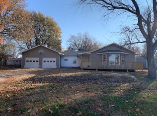 410 N Meadow Ln, Bolivar, MO 65613