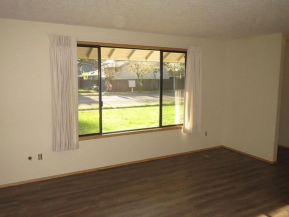 3rd image of 3809 NE 124th Ave