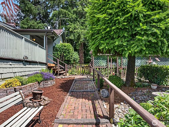 3rd image of 840 Crest Avenue
