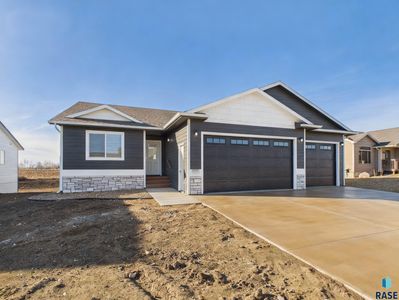 1011 Greyhawk Ct, Harrisburg, SD, 57032