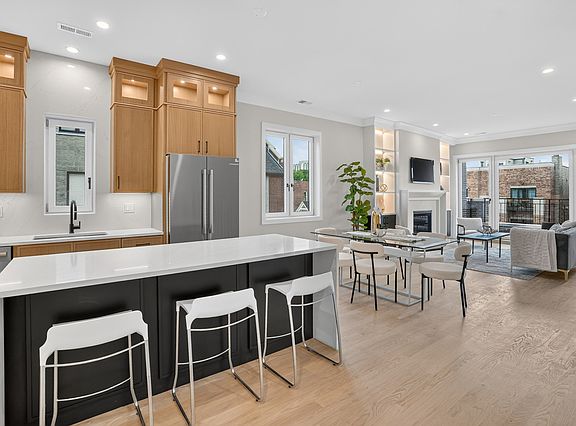 4th image of 2023 W Augusta Blvd #3W