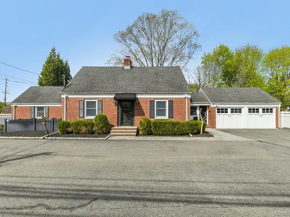 1 Huntington Bay Road, Huntington, NY 11743