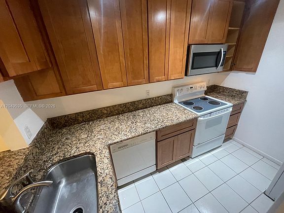 5th image of 807 Twin Lakes Dr #32-G
