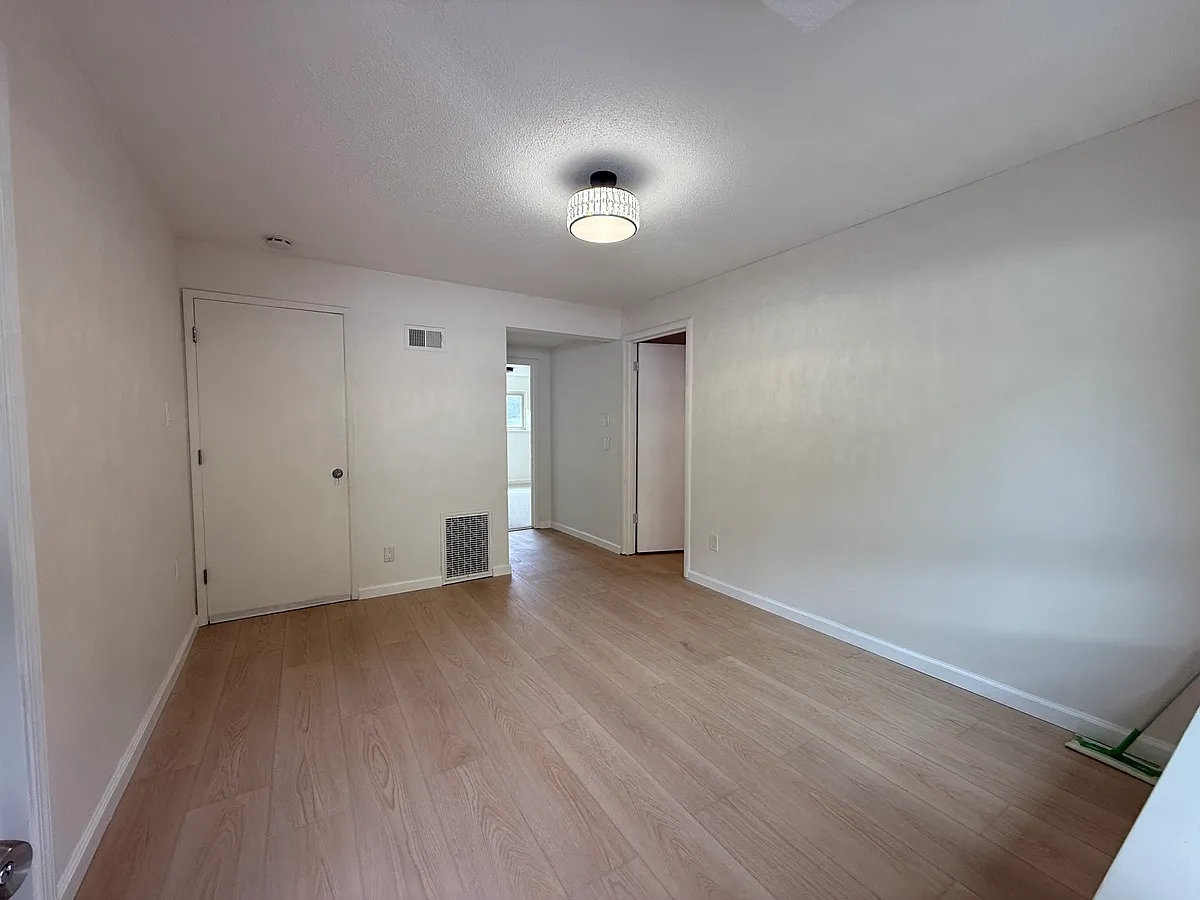 Building Photo - 261 Del Norte Dr #B