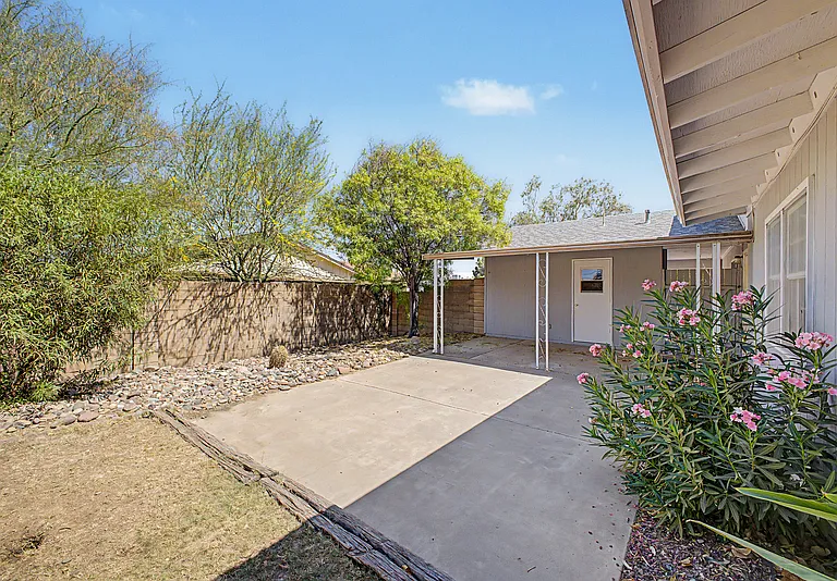 2822 E Willow Ave — Photo 46