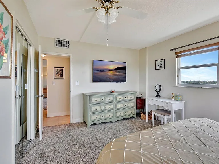 2555 NE 11th St #Penthouse 09 — Photo 18