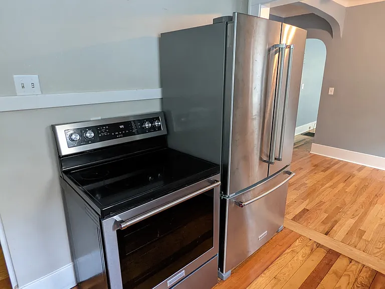 225 N Foster Ave — Photo 4