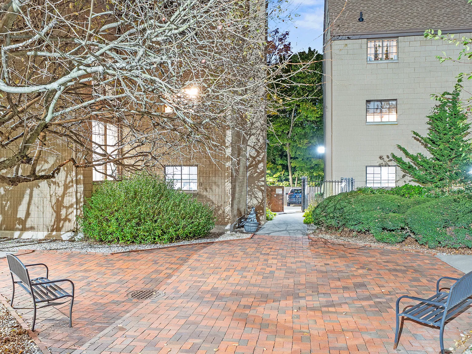 2 bed, 963 sqft, $2,600 — Photo 3