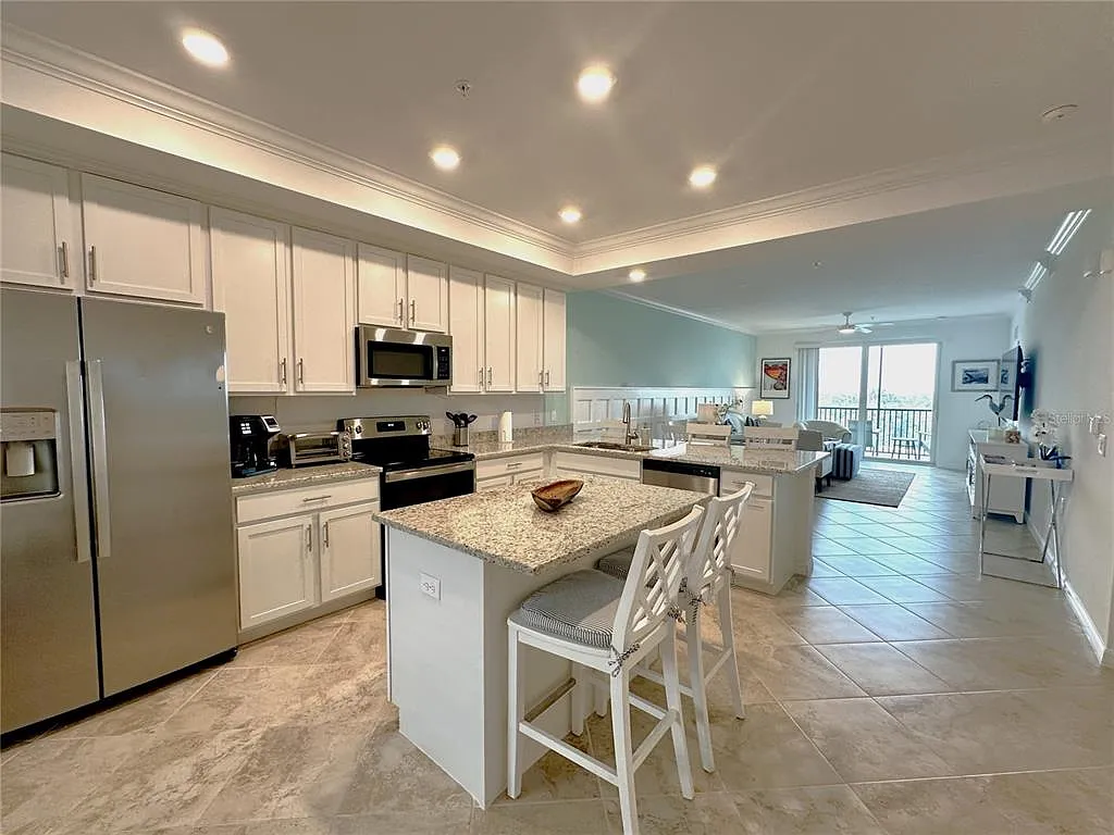 2 bed, 2.0 bath, 1239 sqft, $6,000 — Photo 3