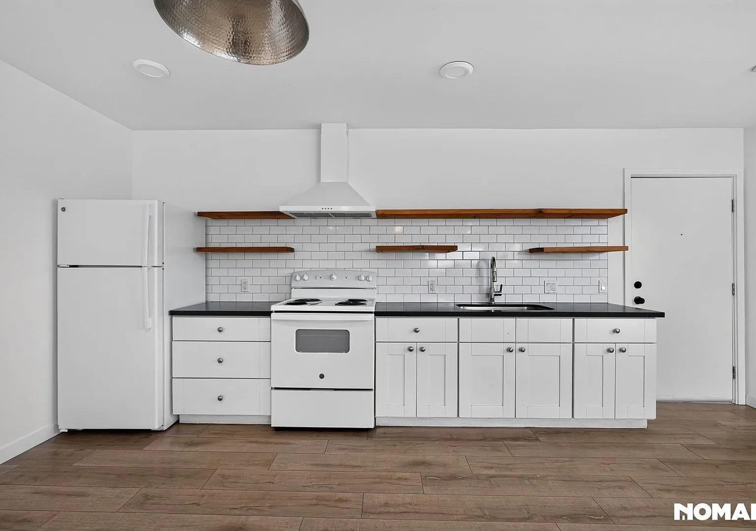 Charming 2BR in Long Beach — Photo 4