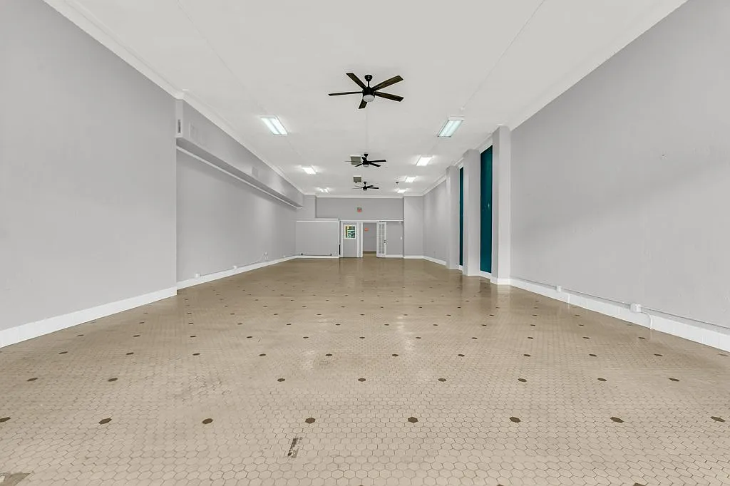 Studio, 2492 sqft, $1,995 — Photo 2