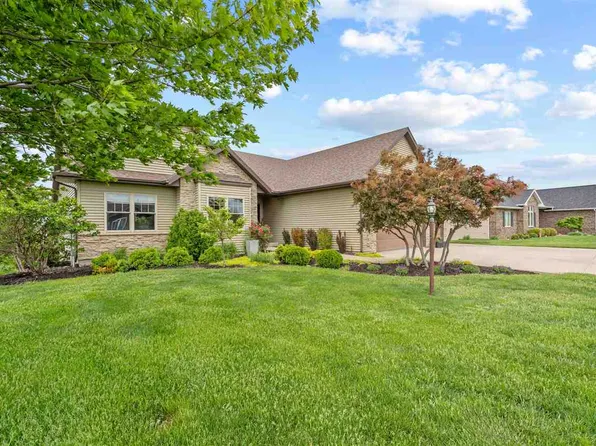 1118 Pelican Dr, Kalona, IA 52247