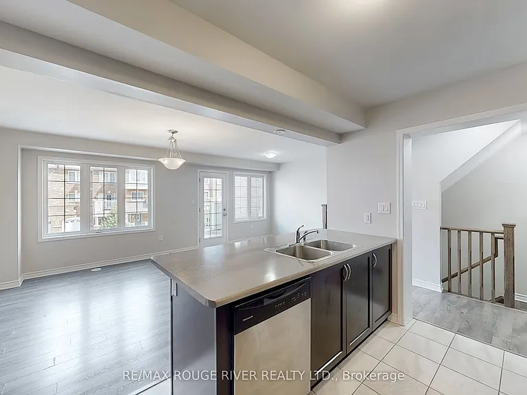1061 Clipper Ln — Photo 12