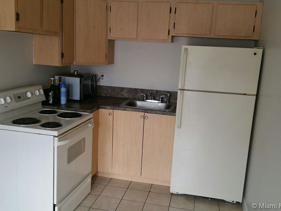 1st image of 2027 Fletcher St #6
