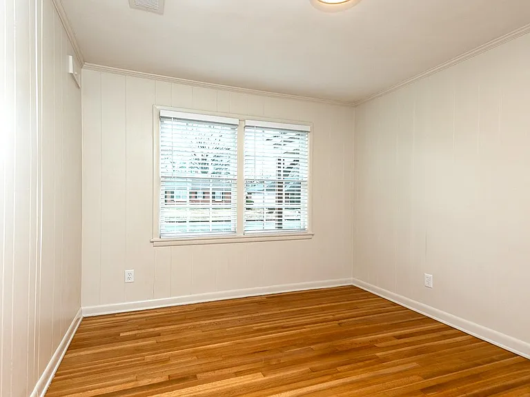 4958 Welchshire Ave — Photo 17